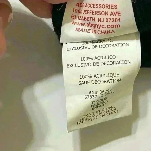 DISNEY Junior Mickey Mouse Red Black BEANIE Winter Hat Cap TODDLER 2T-4T - Picture 6 of 6